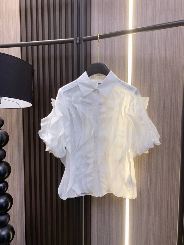 Mm6 2024最新款 天丝衬衫整体采用荷叶边拼接面料轻薄透气 设计感超赞三色 Sml